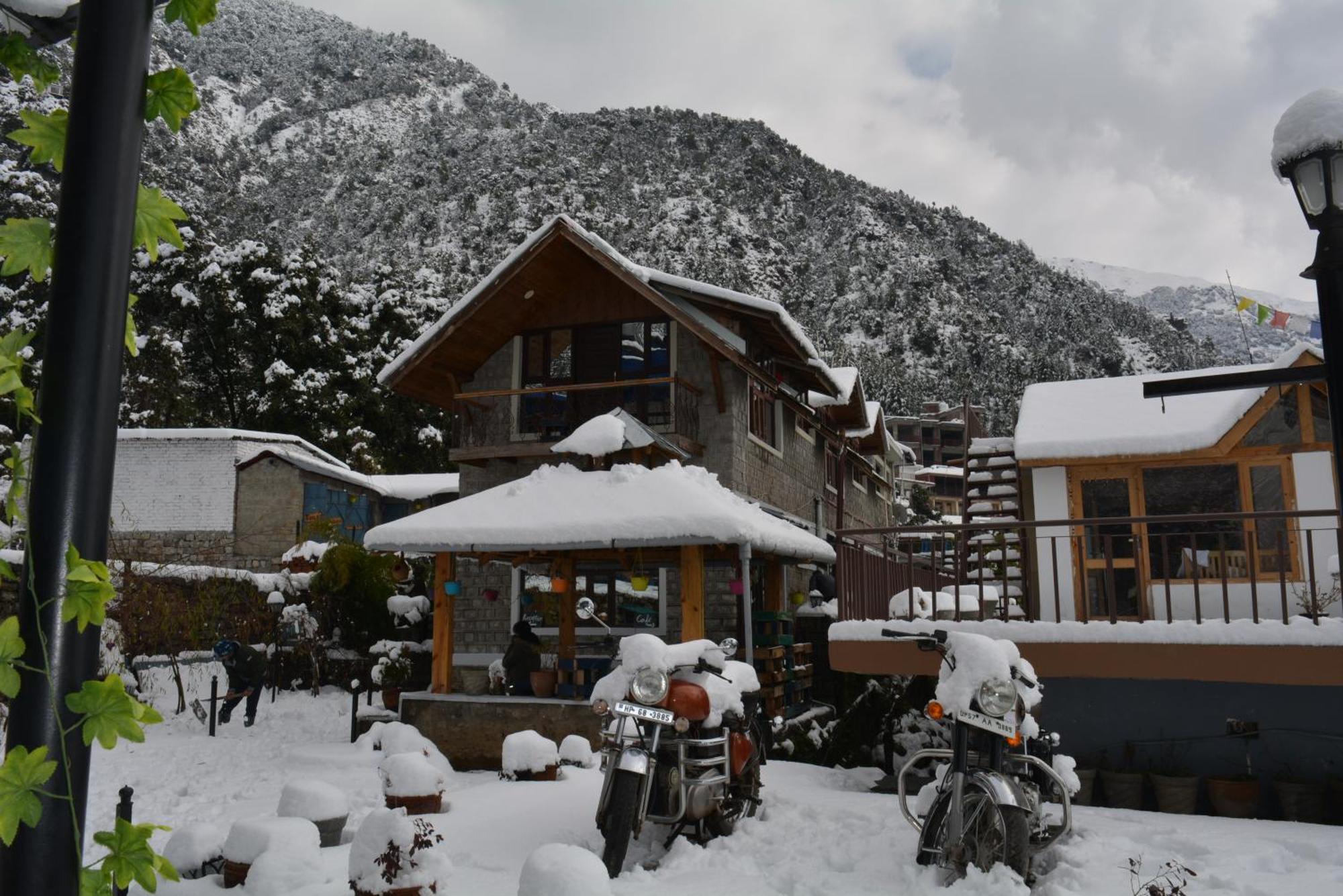 Utopia Hostels Dharamkot Mcleodganj Dharamshala Extérieur photo